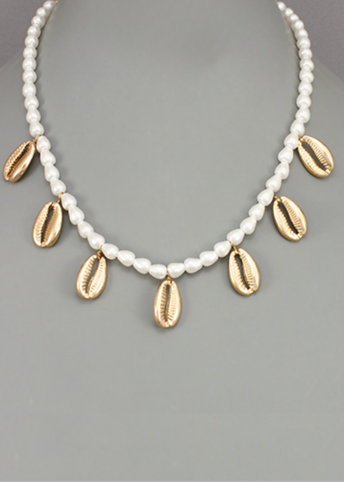 Katka Cowrie Necklace-Hand In Pocket