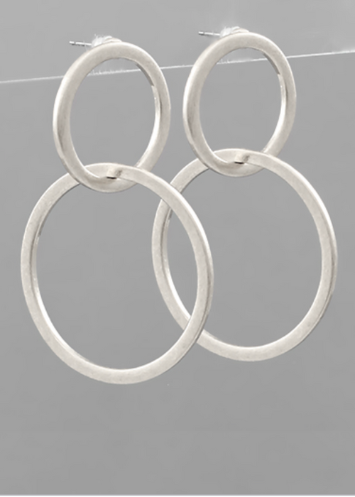 Chaya Linked Cirlce Earrings-Silver-Hand In Pocket