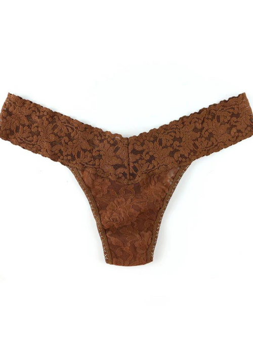 Hanky Panky Signature Lace Low Rise Thong - Macchiato-Hand In Pocket