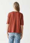 Dua Tee - Pecan-Hand In Pocket