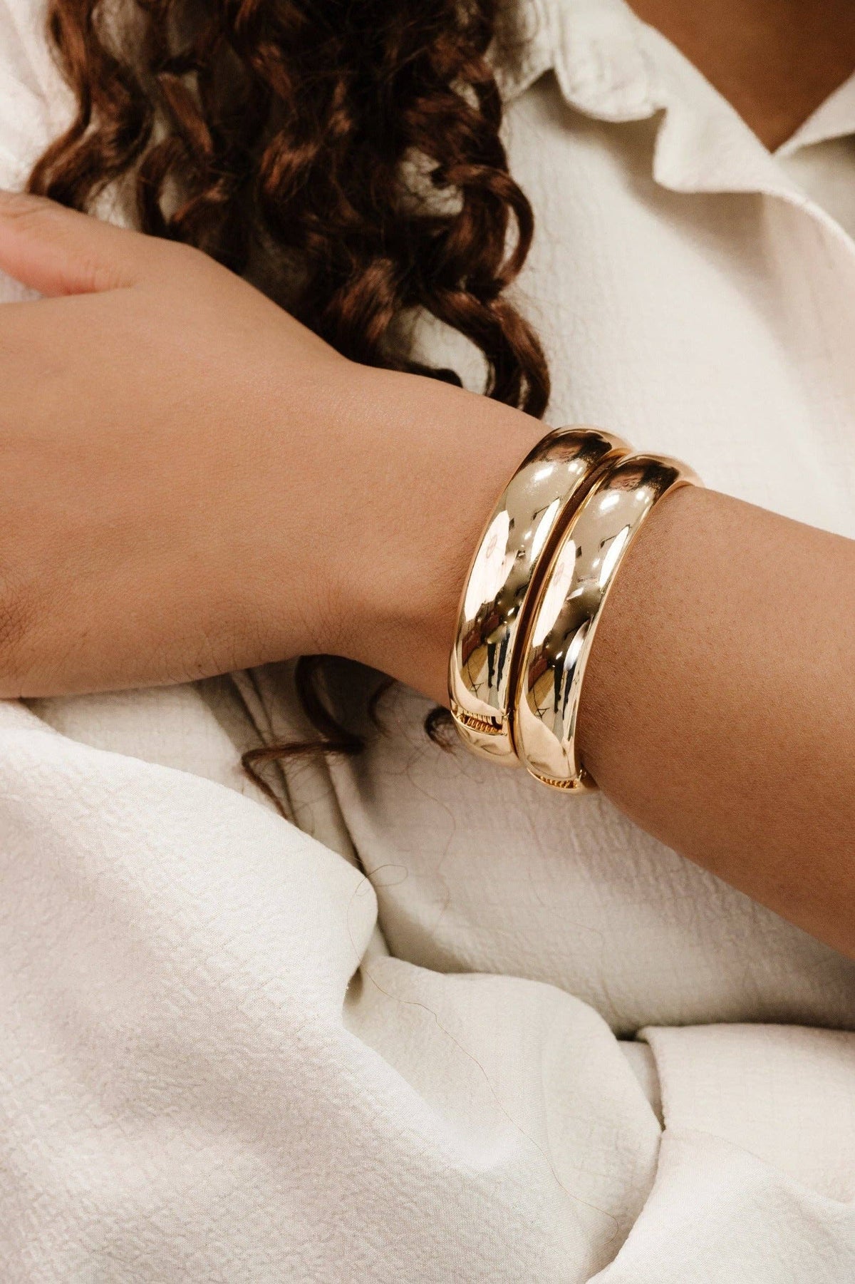 Simple Single Bangle: 18k Gold Plated / One Size-Hand In Pocket