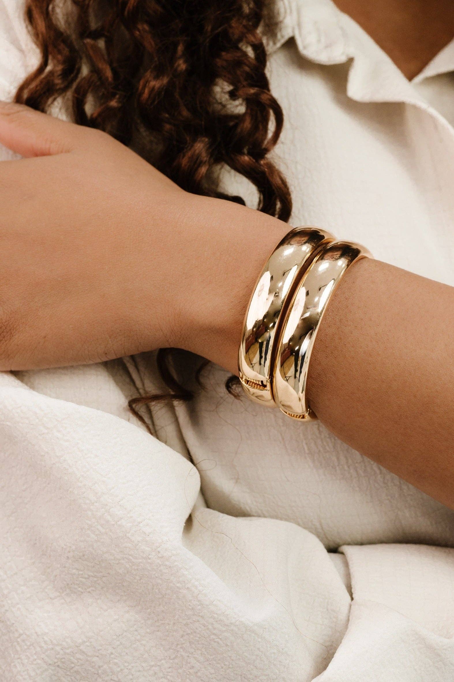 Simple Single Bangle: 18k Gold Plated / One Size-Hand In Pocket