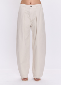 Pistola Eden Pleated Barrel Trouser – Parchment-Hand In Pocket
