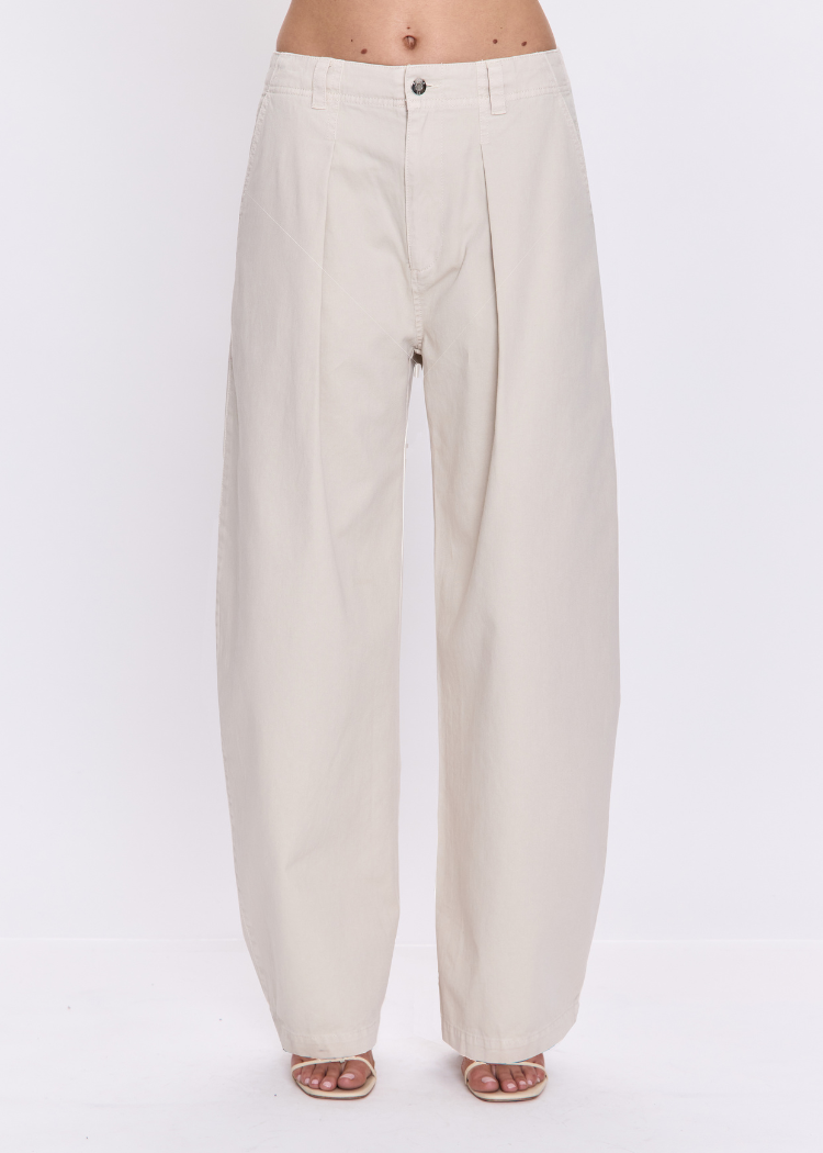 Pistola Eden Pleated Barrel Trouser – Parchment-Hand In Pocket