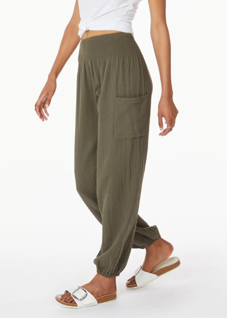 Bobi Smocked Pocket Pant-Troop-Hand In Pocket