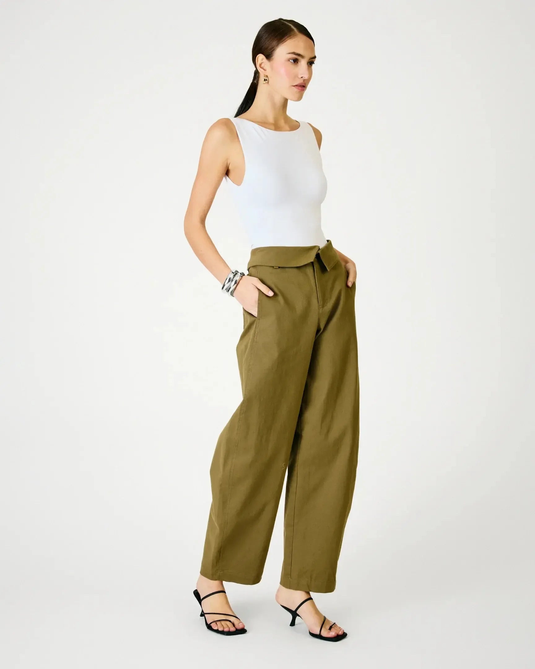 Line + Dot Anden Pants - Olive-Hand In Pocket
