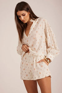 Bobi Easy Short - Cream-Hand In Pocket