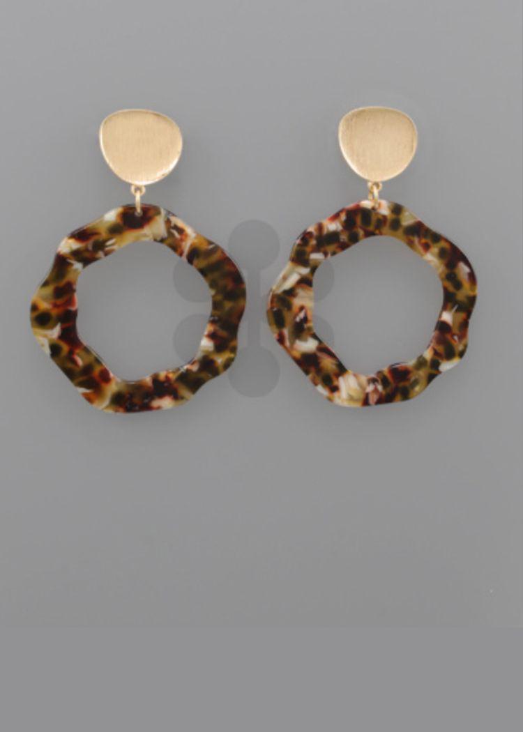 Neriah Wedge Earring-Hand In Pocket