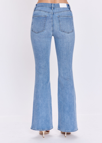 Pistola Kinsley Flare - Captivate-Hand In Pocket