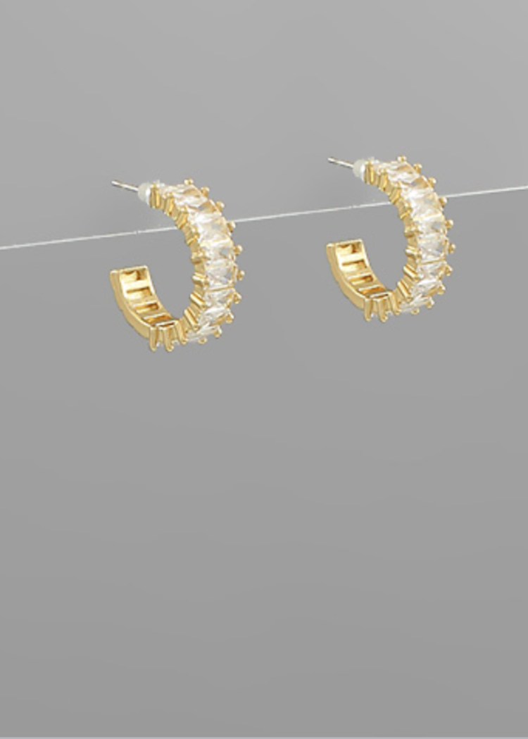 Kia Baguette Huggies-Gold-Hand In Pocket