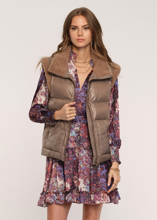Heartloom Alden Vest-Hand In Pocket