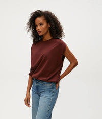 Michael Stars Luca Bubble Tee- Espresso-Hand In Pocket