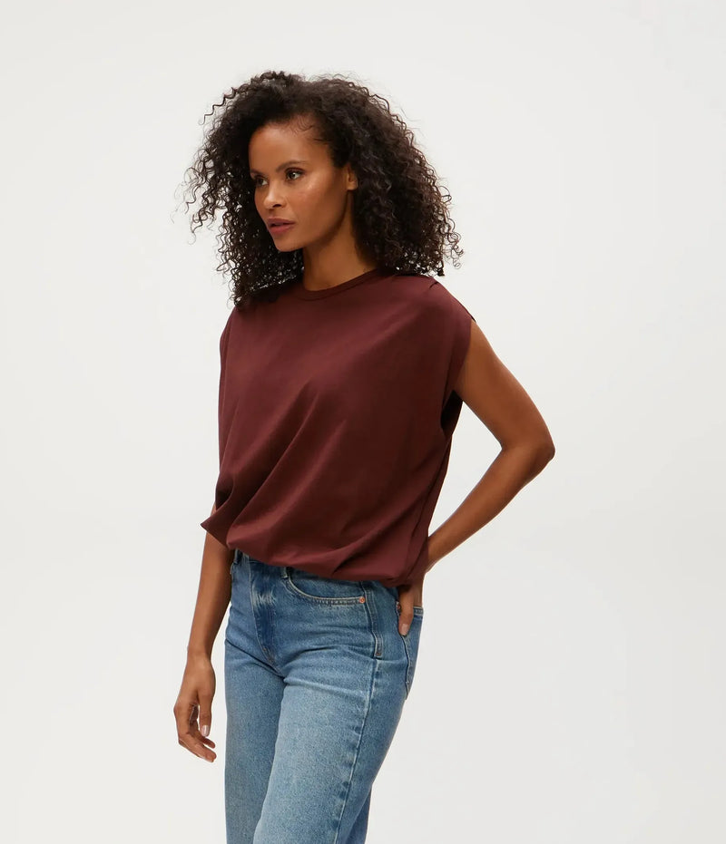 Michael Stars Luca Bubble Tee- Espresso-Hand In Pocket
