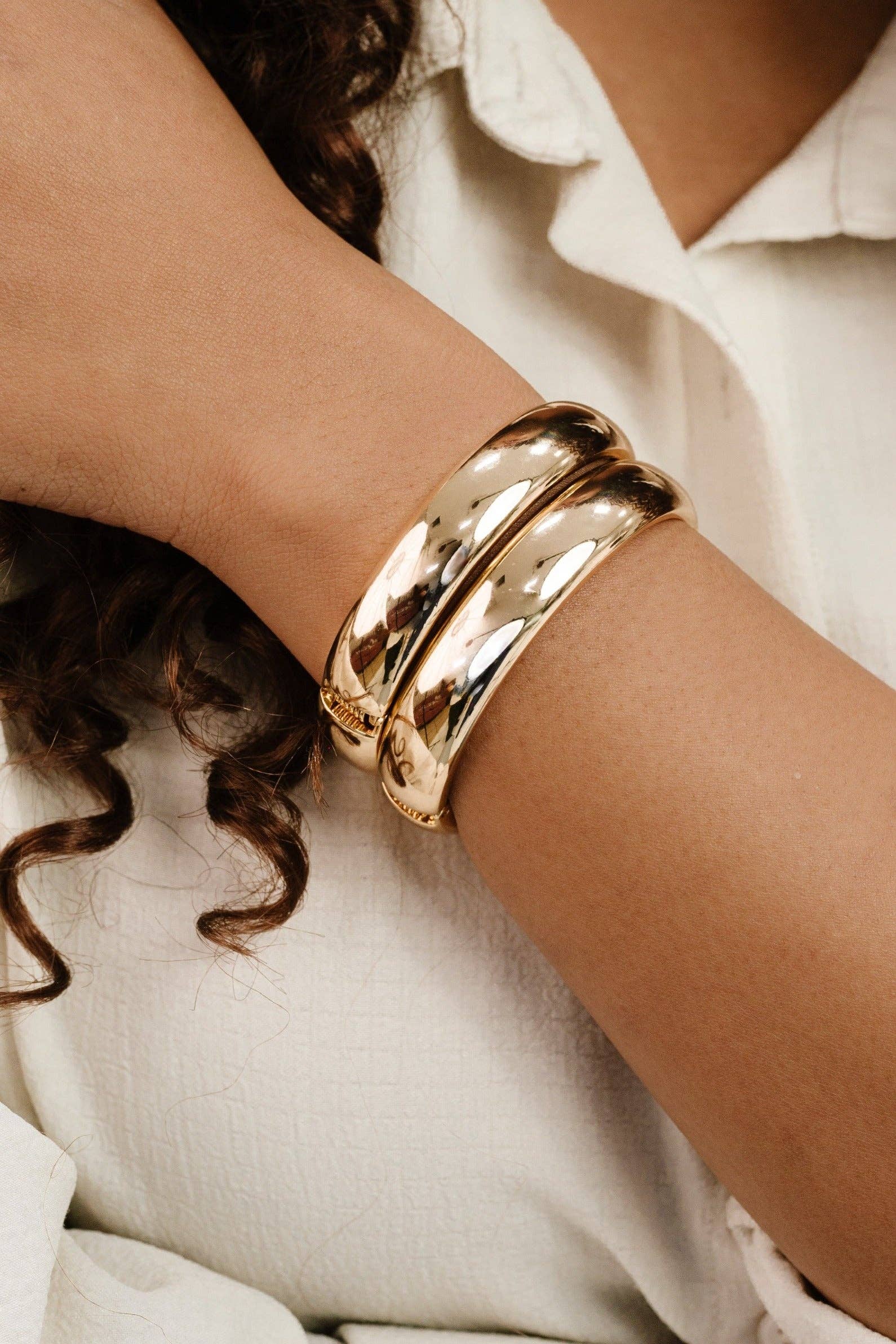 Simple Single Bangle: 18k Gold Plated / One Size-Hand In Pocket