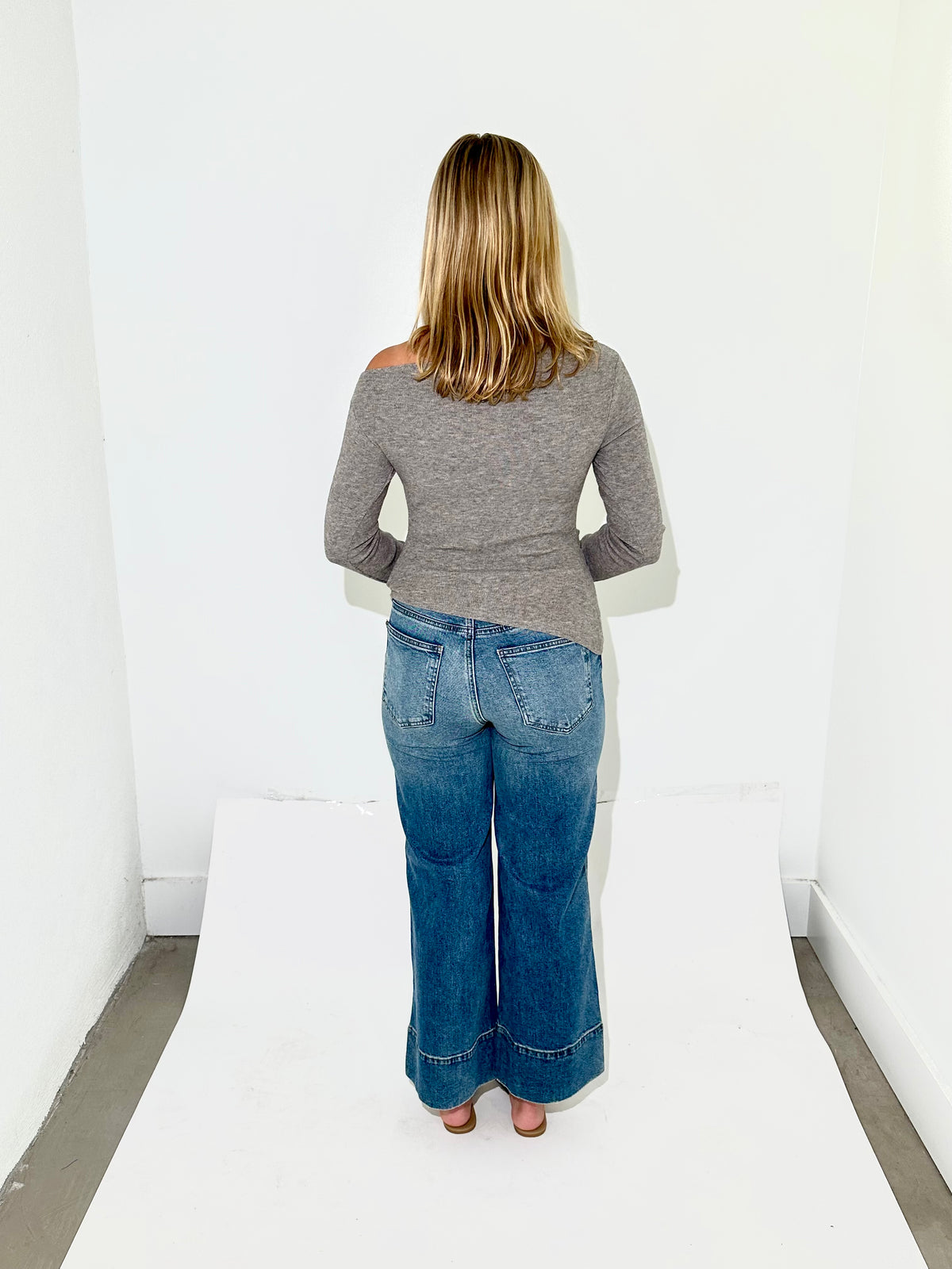 Frankie Sweater - Heather Grey-Hand In Pocket