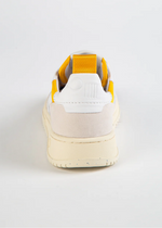 Oncept Phoenix Sneaker White Cloud-Hand In Pocket