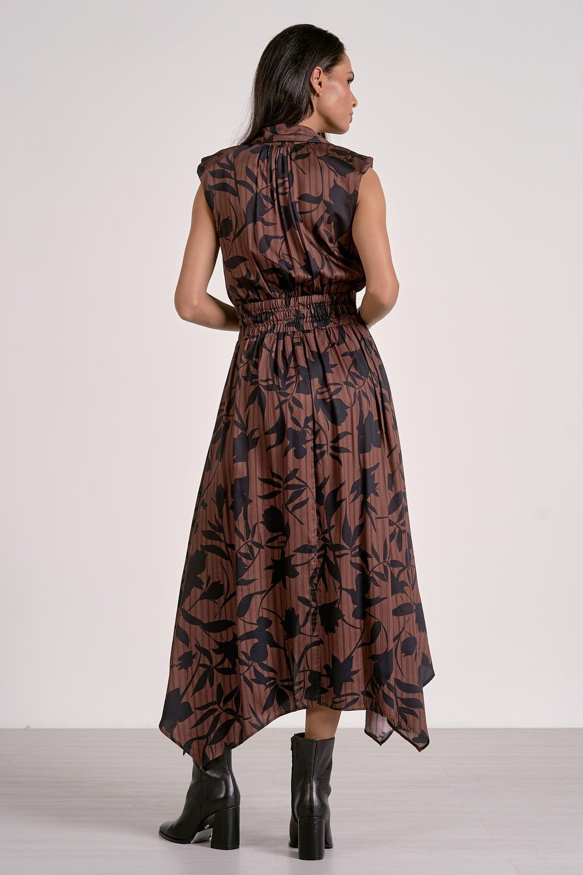 Elan Juliette V Neck Dress - Brown Foliage-Hand In Pocket