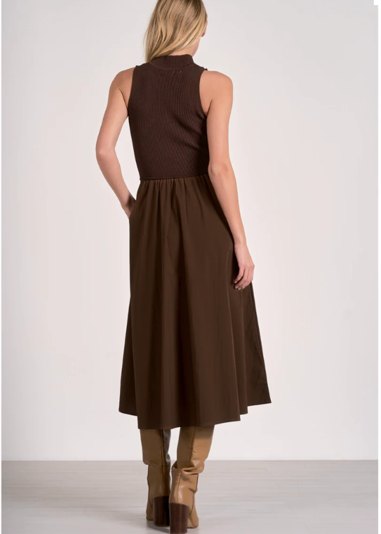 Elan Reagan Maxi Dress - Cocoa-Hand In Pocket