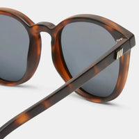 Le Specs Bandwagon - Matte Tort-Hand In Pocket