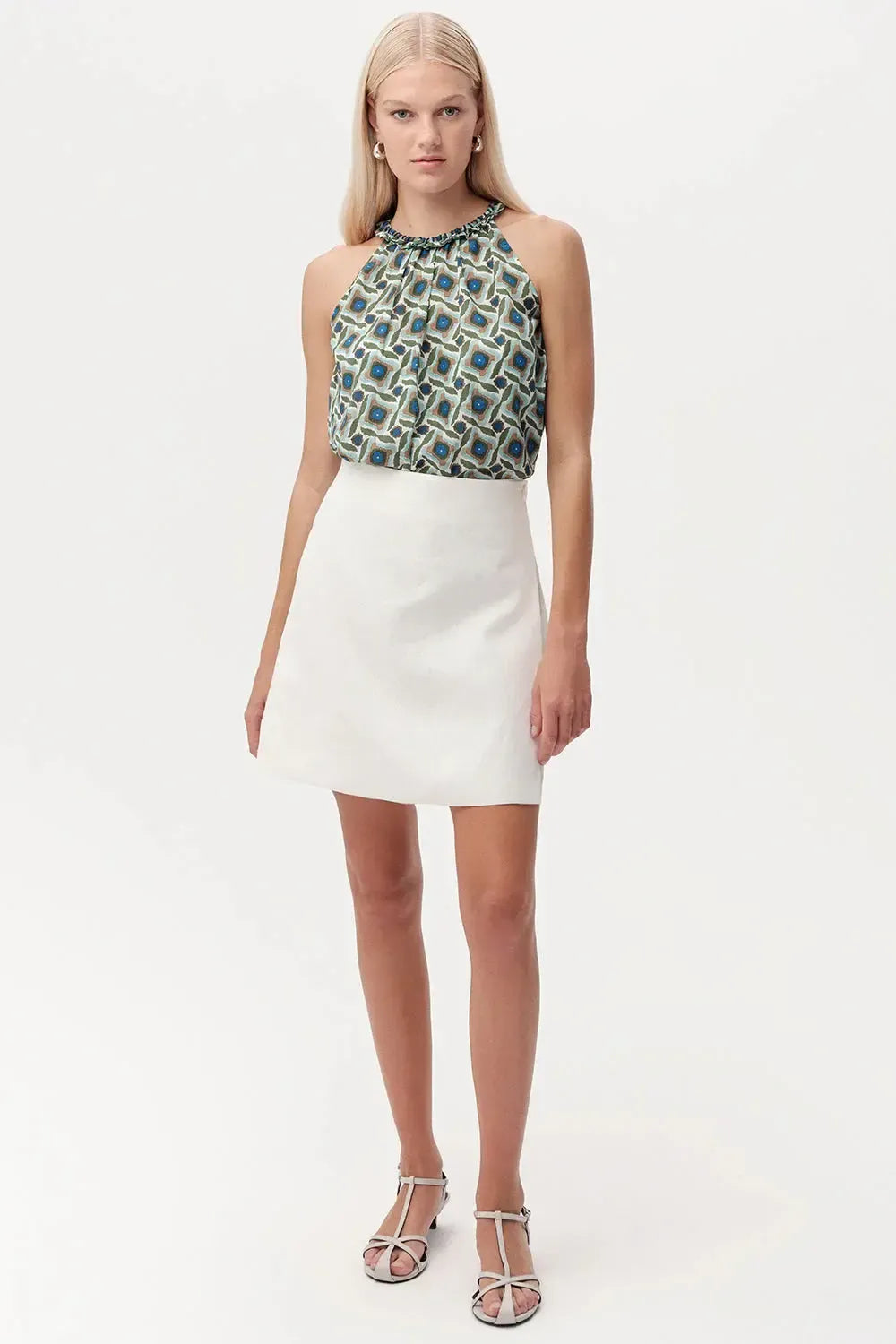 Exquise Carressa Shorts - White-Hand In Pocket