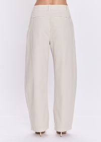 Pistola Eden Pleated Barrel Trouser – Parchment-Hand In Pocket