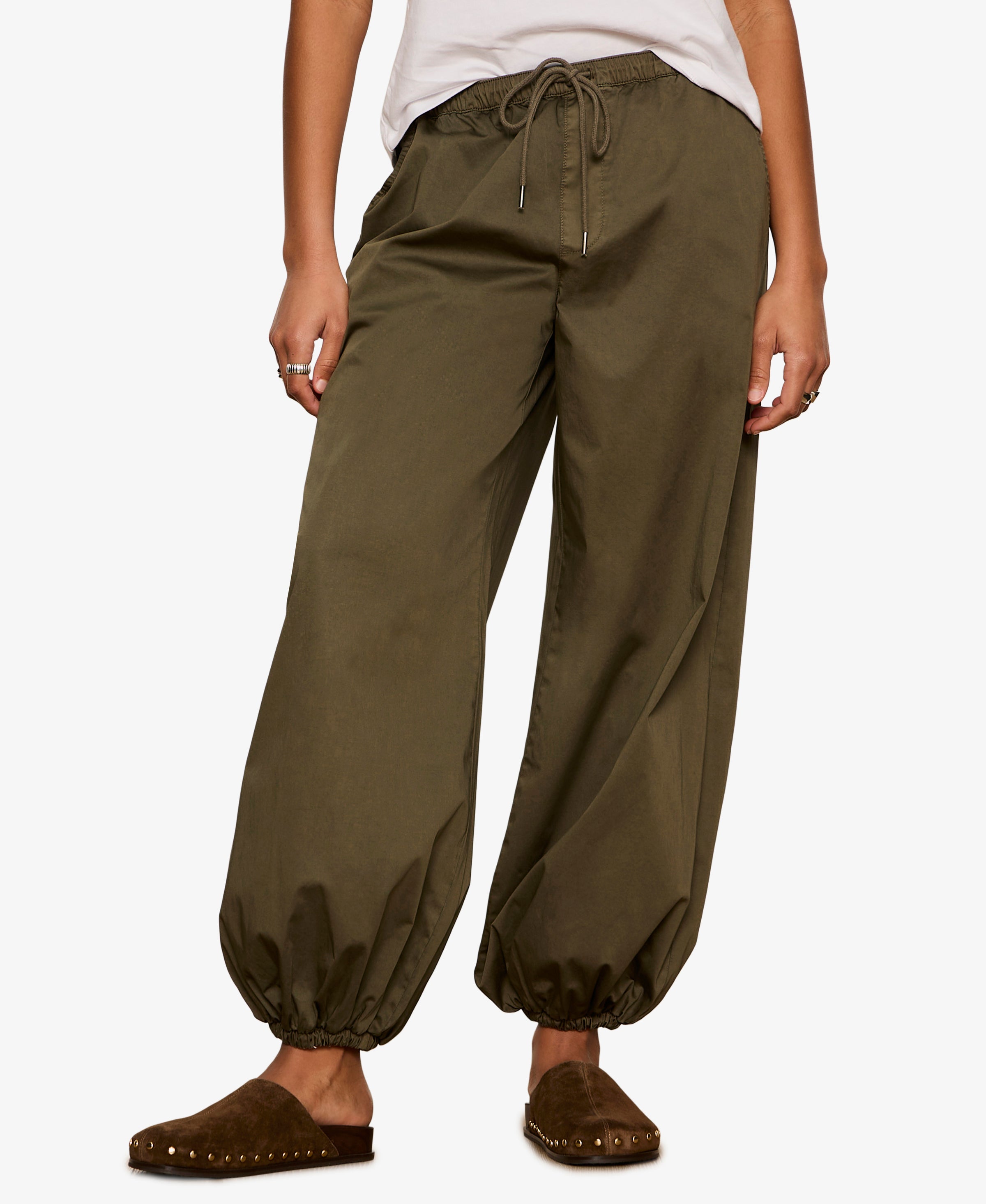 Sanctuary Float On Balloon Pant - Kalamata-Hand In Pocket
