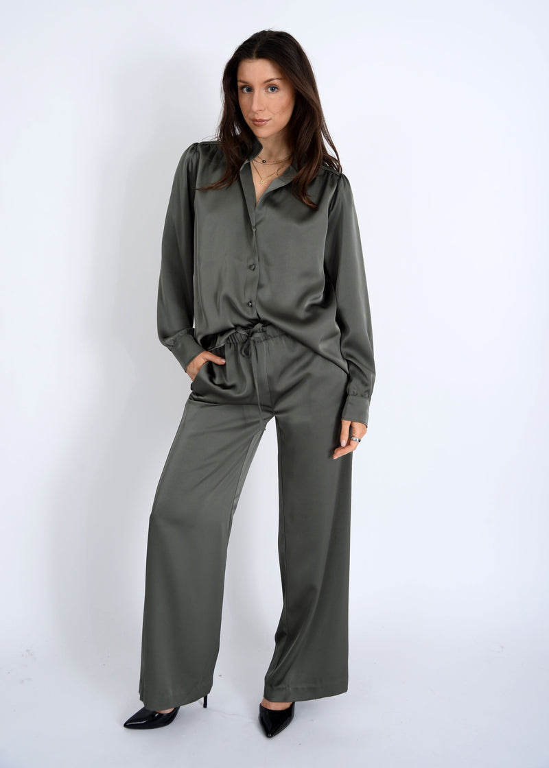 RD Style Balicia Button Up - Ivy-Hand In Pocket