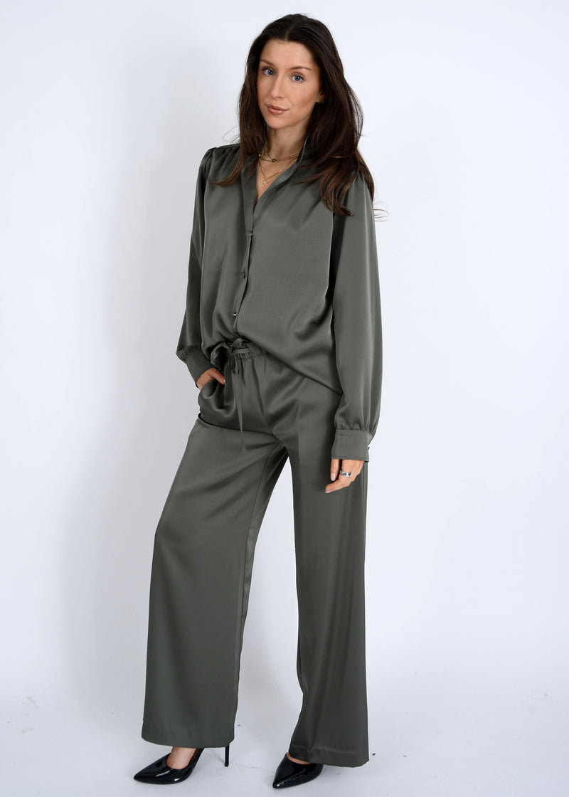 RD Style Balicia Button Up - Ivy-Hand In Pocket