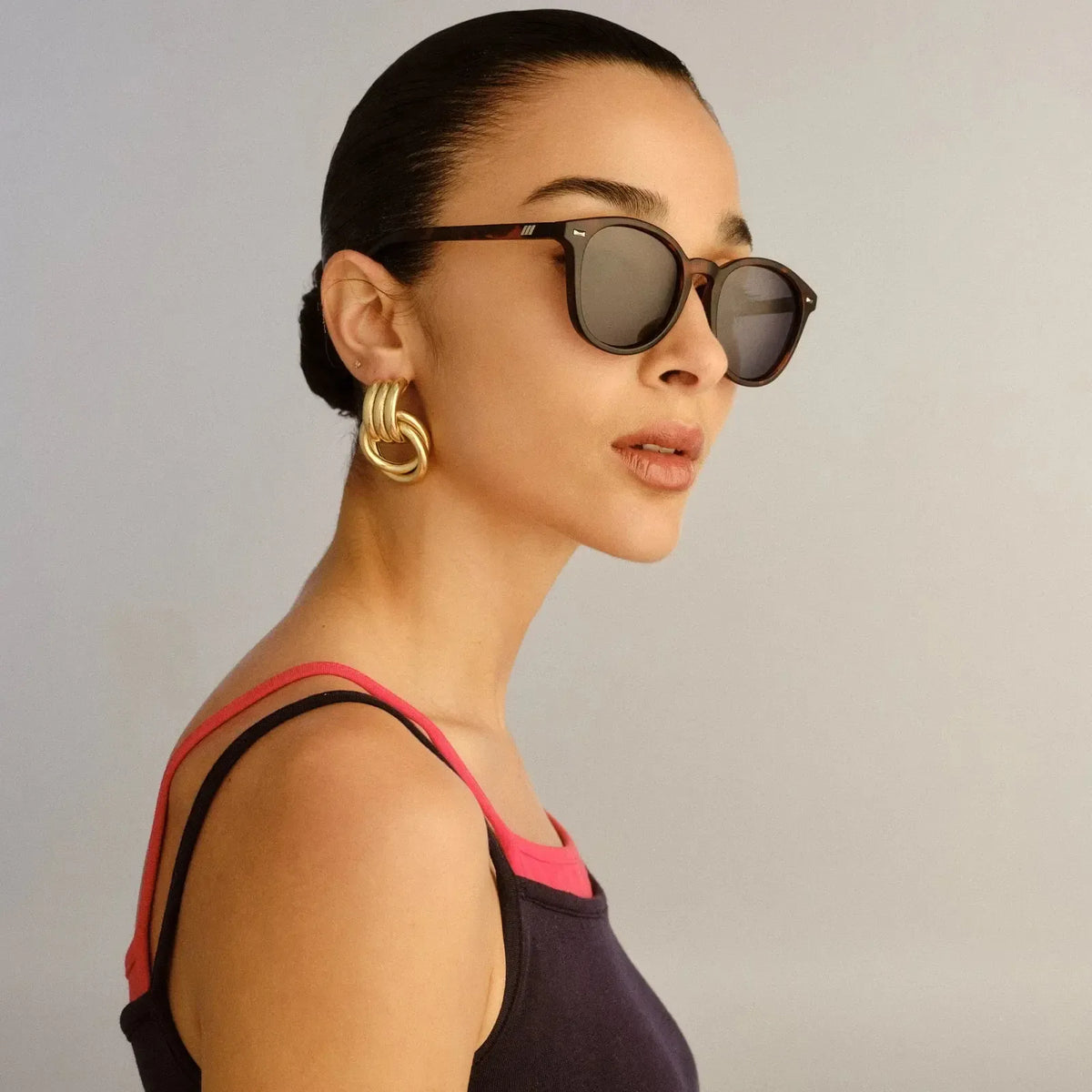 Le Specs Bandwagon - Matte Tort-Hand In Pocket