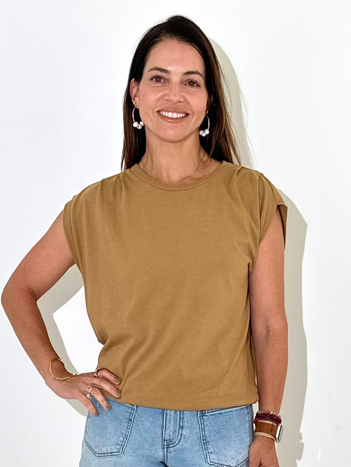 Michael Stars Luca Bubble Tee - Mocha-Hand In Pocket