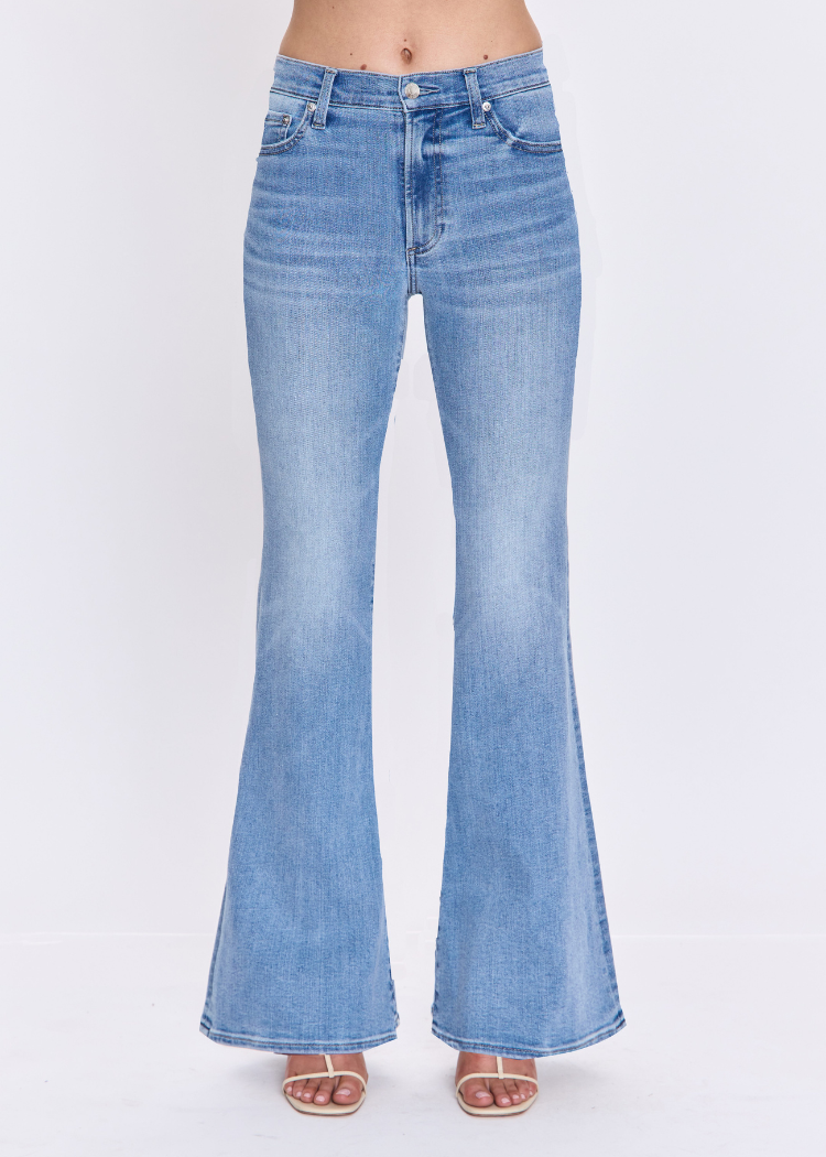 Pistola Kinsley Flare - Captivate-Hand In Pocket