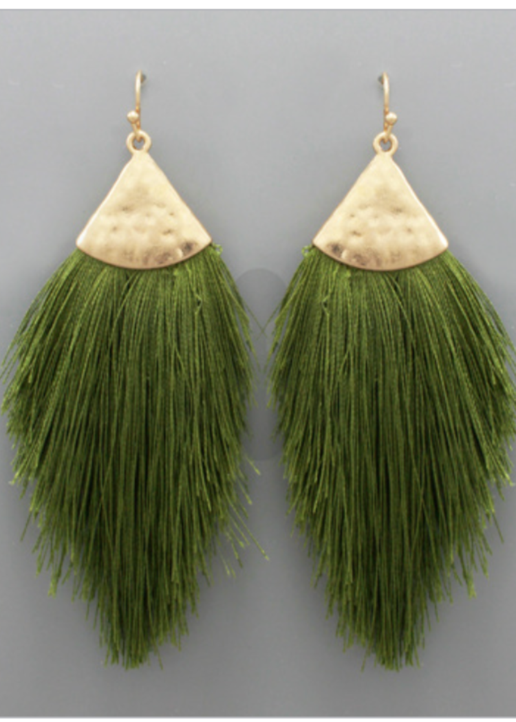 Kira Triangle Tassel-Olive-Hand In Pocket