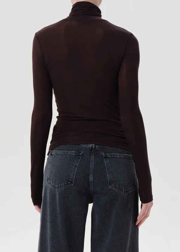 Agolde Pascale Turtleneck - Root-Hand In Pocket