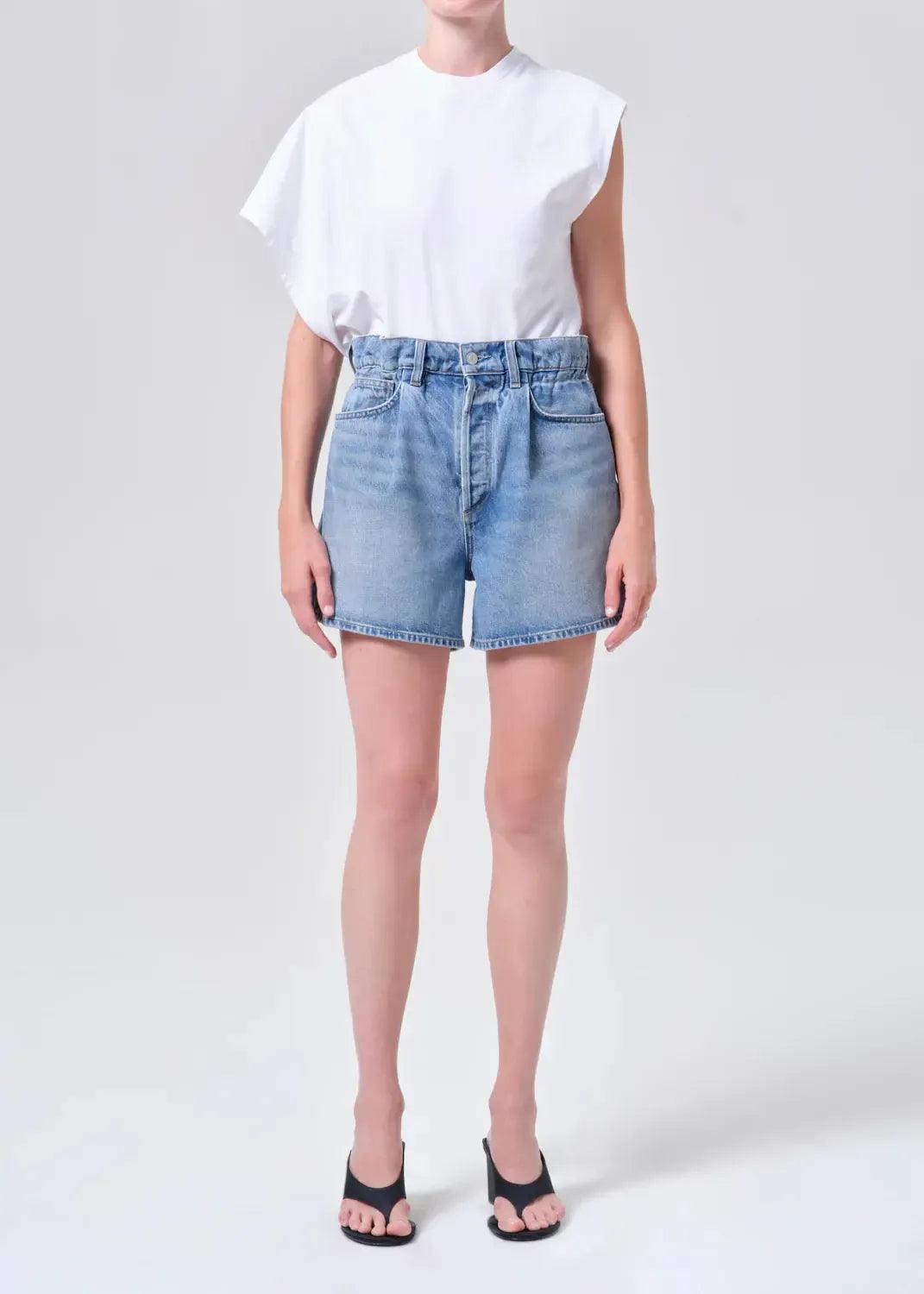 Agolde Lyonne Short - Outbreak-Hand In Pocket