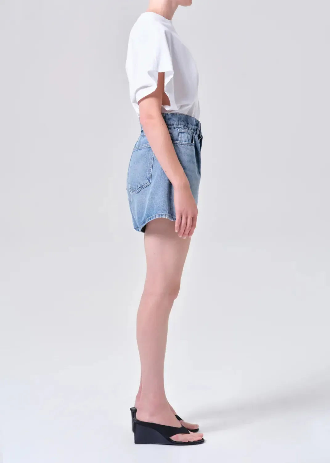 Agolde Lyonne Short - Outbreak-Hand In Pocket