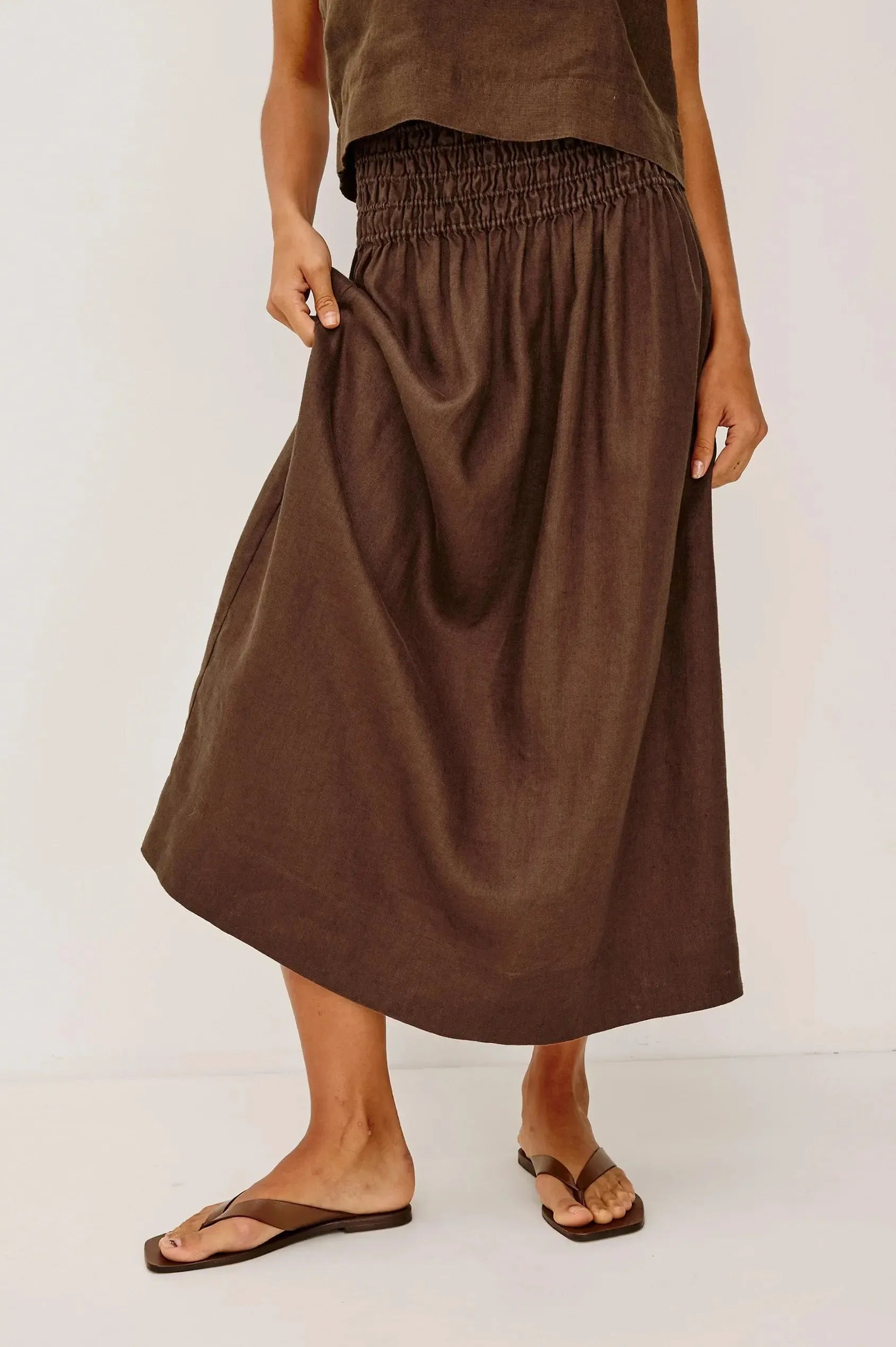Rails Alessa Skirt - Espresso-Hand In Pocket