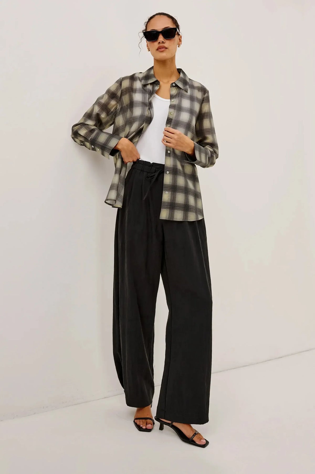 Rails Bishop Shirt - Onyx Taupe-Hand In Pocket