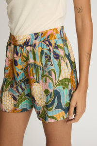 Caballero Azra Short - Baroque Pineapple-Hand In Pocket