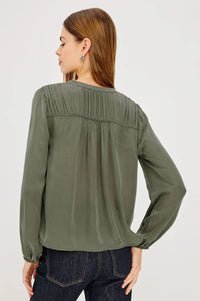 Rails Cadence Shirt - Washed Olive-Hand In Pocket