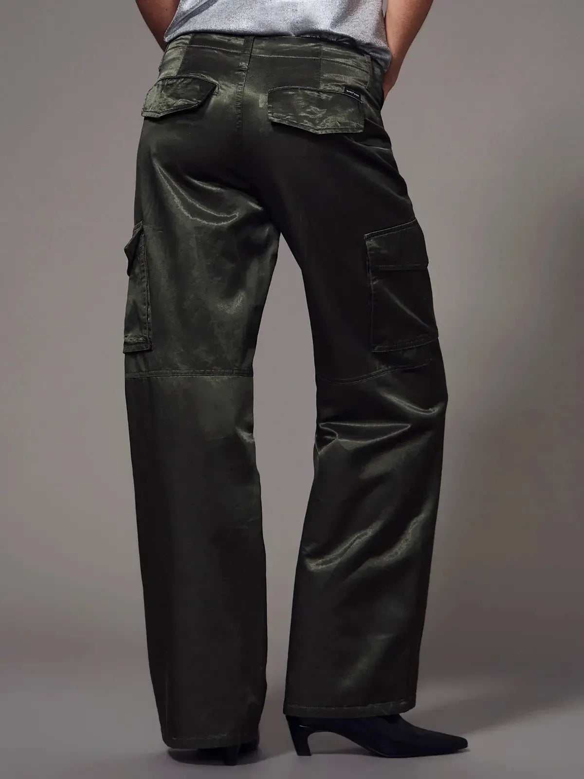 Sanctuary Scout Sateen Cargo - Kalamata-Hand In Pocket