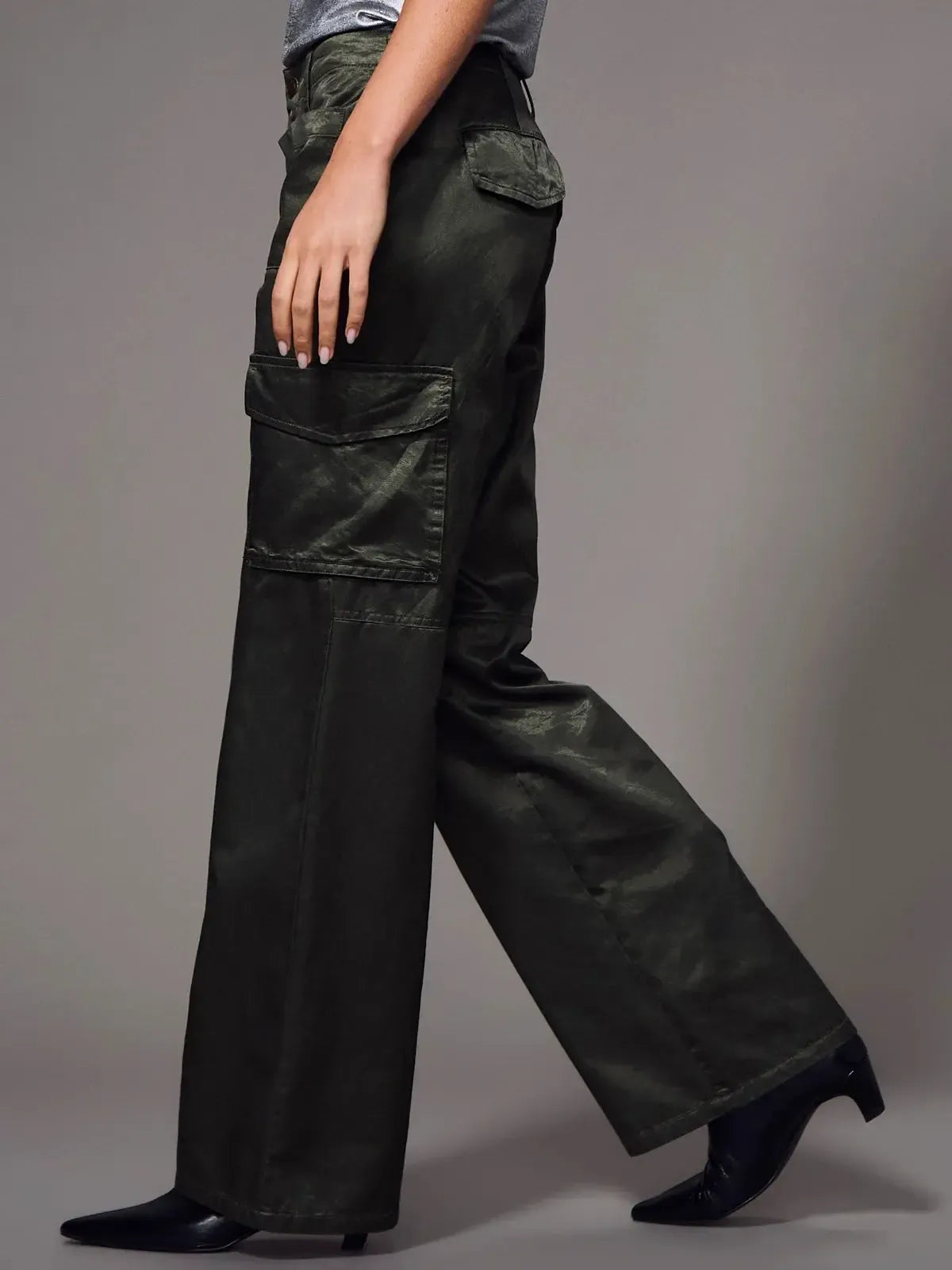 Sanctuary Scout Sateen Cargo - Kalamata-Hand In Pocket