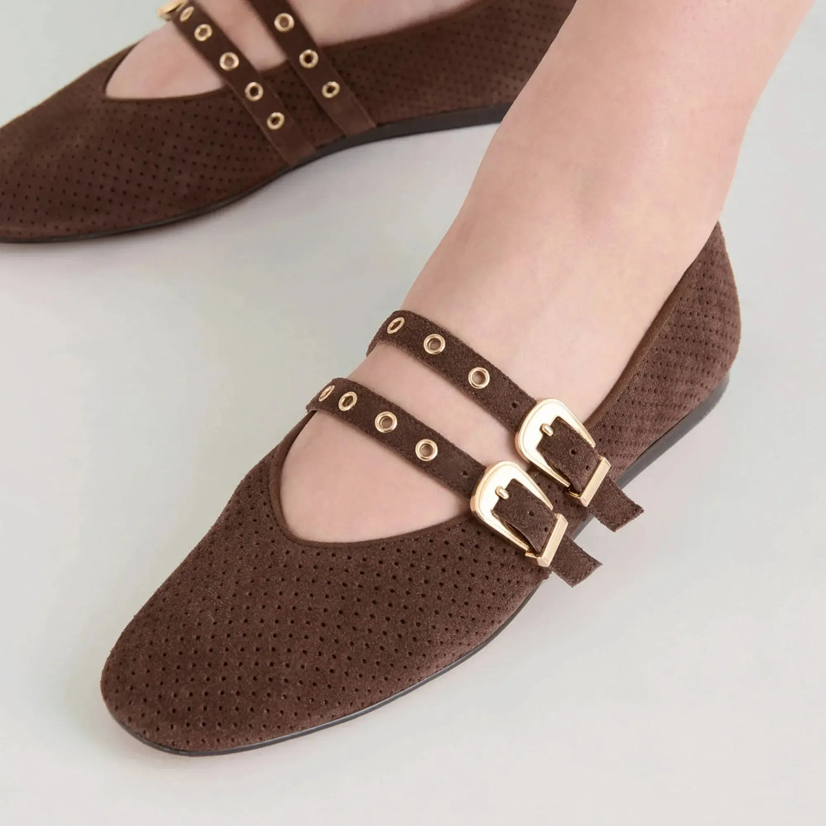Dolce Vita Baylee Grommet - Dk Brown Suede-Hand In Pocket