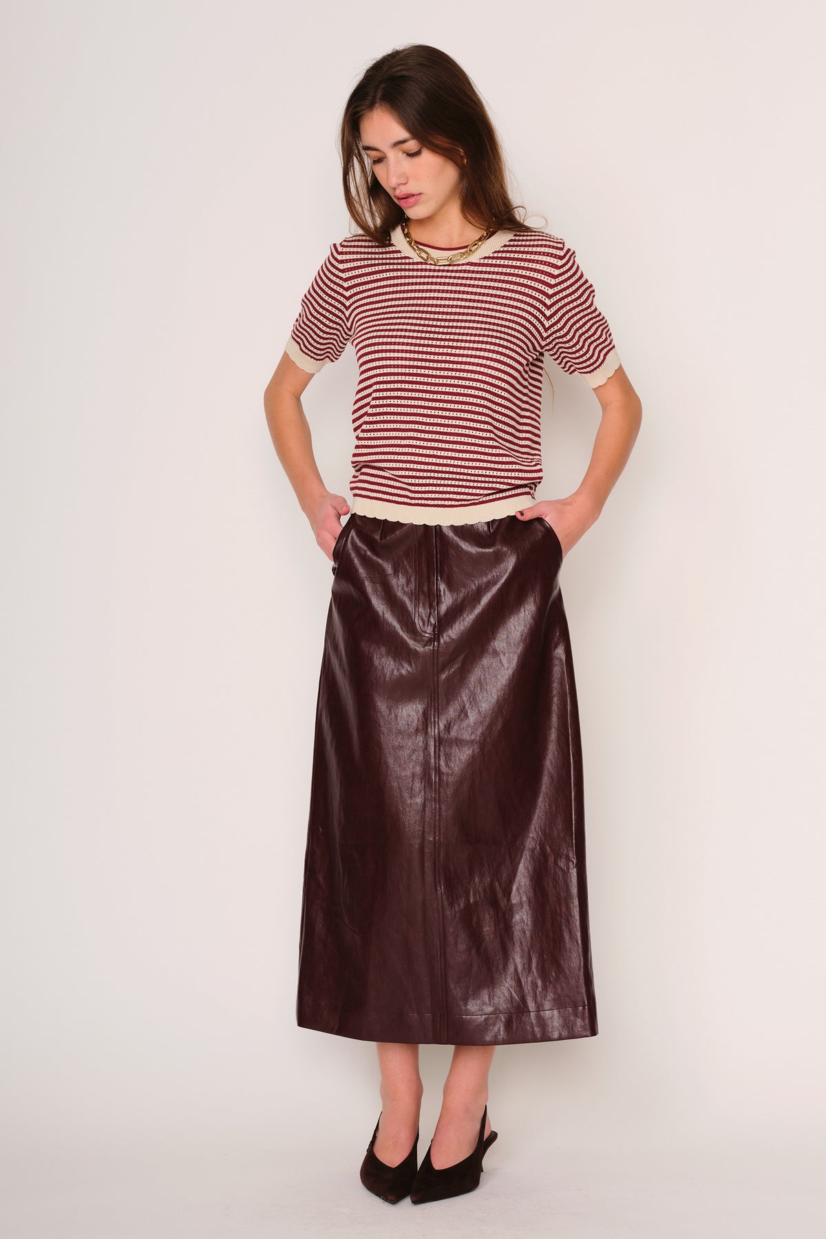 DRA Elsie Skirt - Burgundy-Hand In Pocket