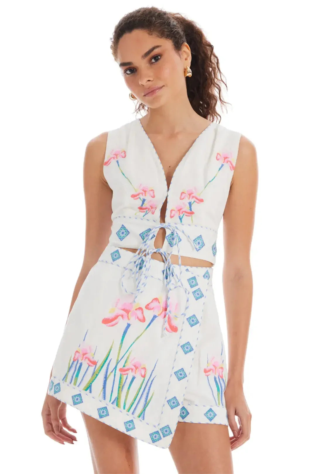 Allison Embroidered Sophie Skort- White-Hand In Pocket