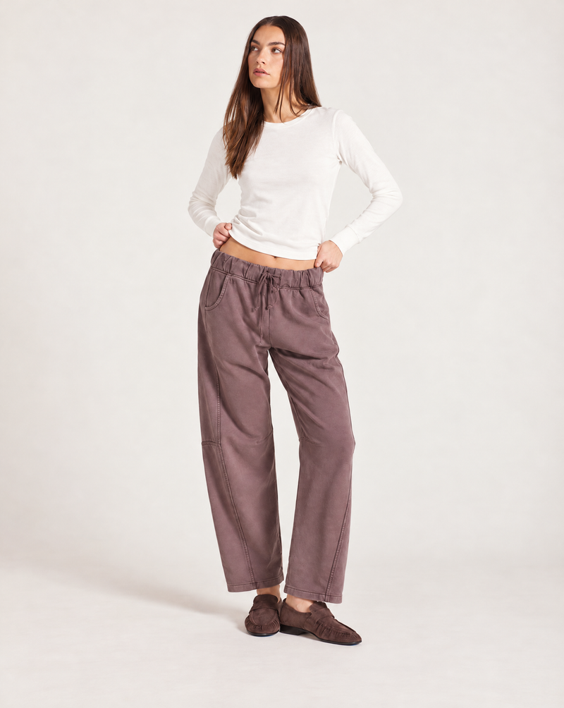 Bobi Slim Barrel Jogger - Bistro-Hand In Pocket