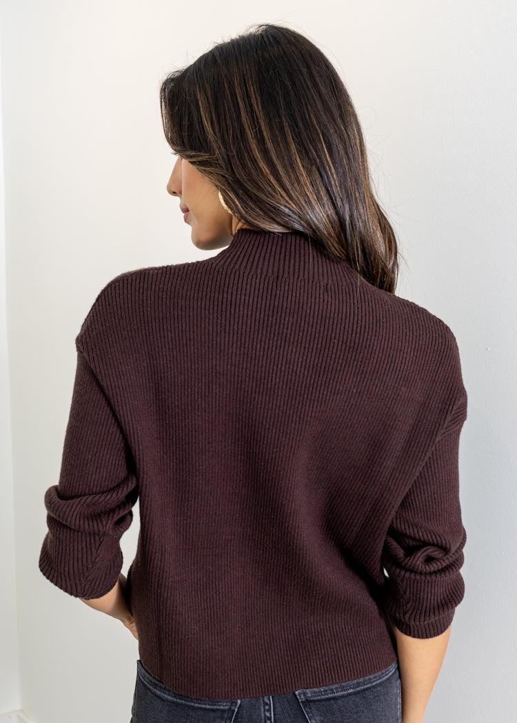 Astrid Kramer Sweater- Chocolate-Hand In Pocket