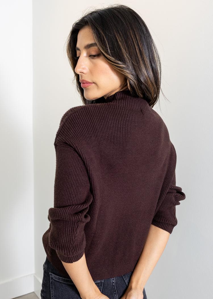 Astrid Kramer Sweater- Chocolate-Hand In Pocket