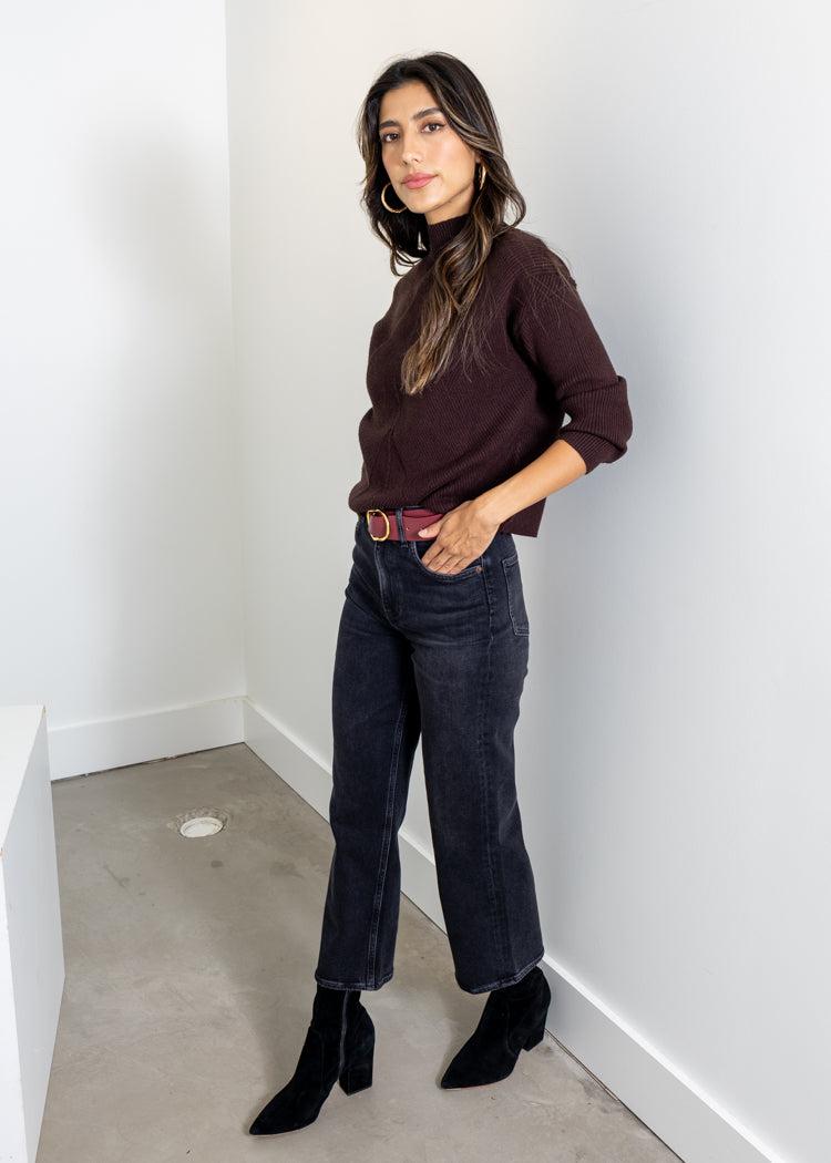 Astrid Kramer Sweater- Chocolate-Hand In Pocket
