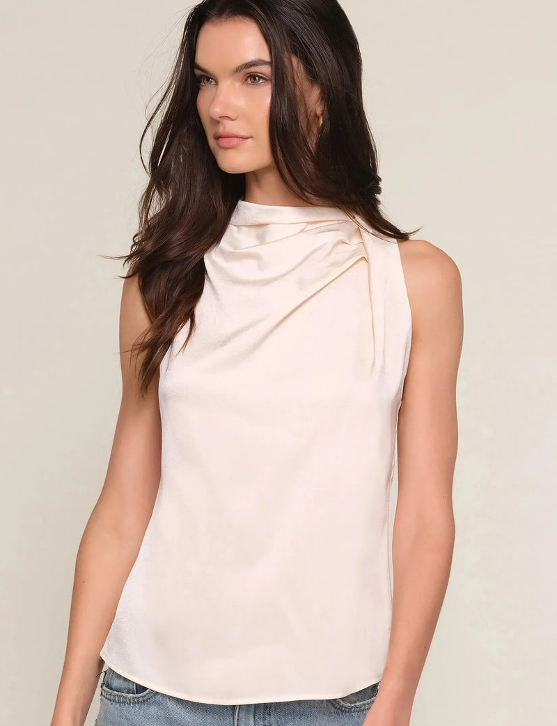 Heartloom Remonia Top- Cream-Hand In Pocket