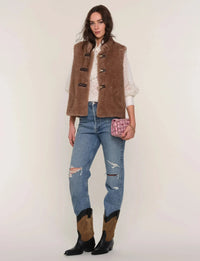 Heartloom Hosk Vest- Fawn-Hand In Pocket